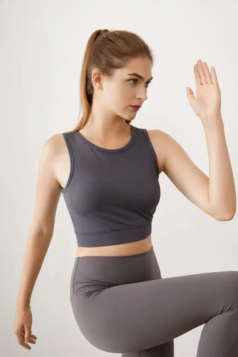  hdfish form-fitting grey athletic set, sleeveless cropped tank top and seamless leggings